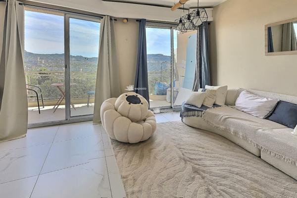 Appartement T3 avec terrasse et box  à louer à Marseille - 13008 quartier Perier