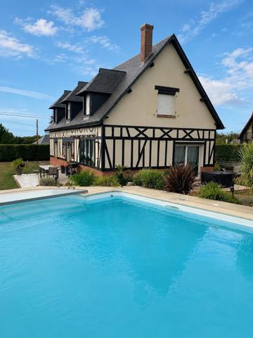 MAISON FAMILIALE AVEC PISCINE, JARDIN PLAT, CLOS ET ARBORE