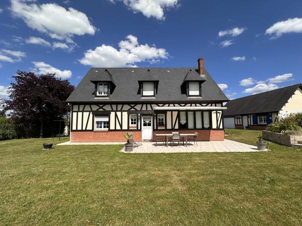 MAISON FAMILIALE AVEC PISCINE, JARDIN PLAT, CLOS ET ARBORE