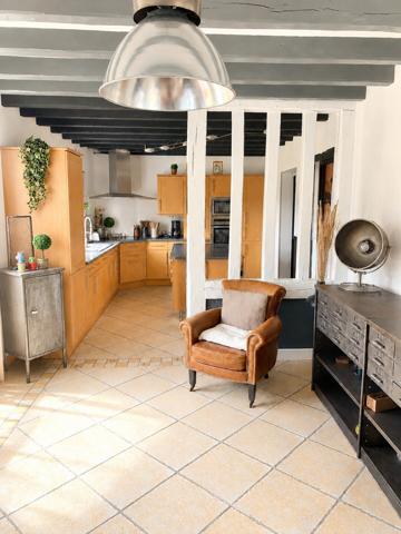 MAISON FAMILIALE AVEC PISCINE, JARDIN PLAT, CLOS ET ARBORE