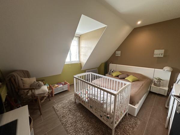 MAISON FAMILIALE AVEC PISCINE, JARDIN PLAT, CLOS ET ARBORE