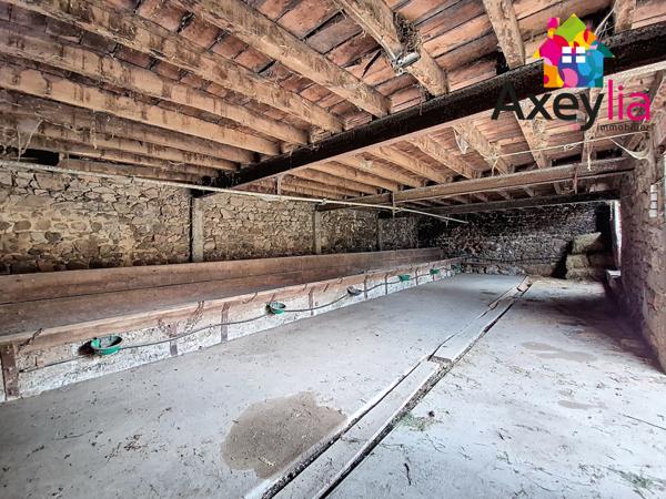 Écoche (42670) À VENDRE - ANCIENNE FERME À RESTAURER - 10KMS DE CHAUFFAILLES