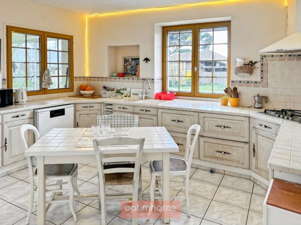 Maison de campagne avec son gite indépendant et dépendances sur 2,50 Ha.
