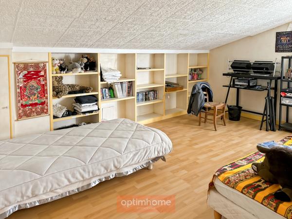 Maison de campagne avec son gite indépendant et dépendances sur 2,50 Ha.