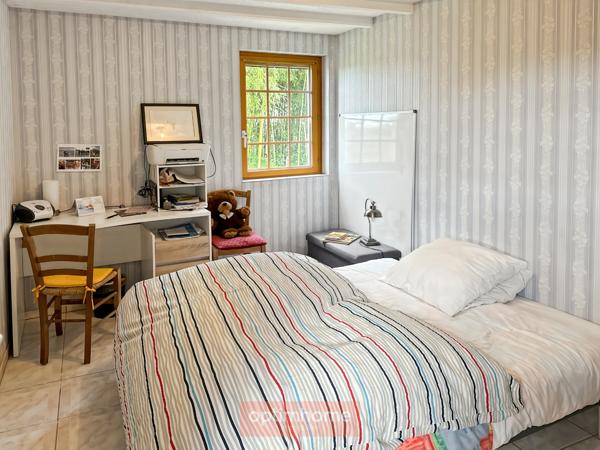 Maison de campagne avec son gite indépendant et dépendances sur 2,50 Ha.