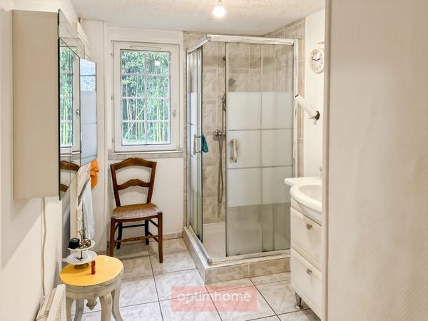Maison de campagne avec son gite indépendant et dépendances sur 2,50 Ha.