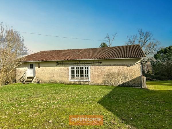 Maison de campagne avec son gite indépendant et dépendances sur 2,50 Ha.