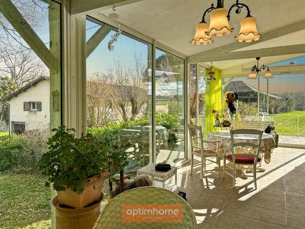 Maison de campagne avec son gite indépendant et dépendances sur 2,50 Ha.