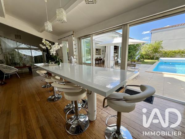 Maison à vendre 8 pièces 215 m² Mérignac