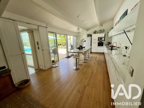 Maison à vendre 8 pièces 215 m² Mérignac