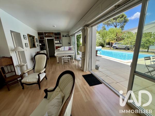 Maison à vendre 8 pièces 215 m² Mérignac