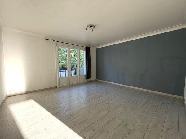 Appartement 3 pièces 70m2 balcon parking