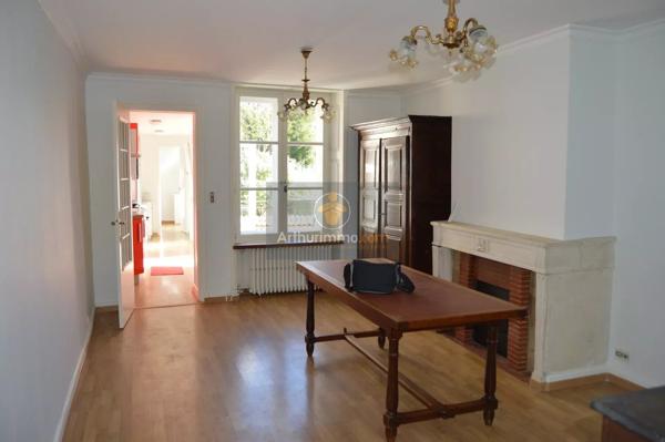 Location                                                      Appartement
                        
                     4 pièces                      108 m2                     à Langres
