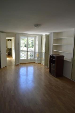 Location                                                      Appartement
                        
                     4 pièces                      108 m2                     à Langres