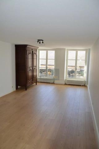 Location                                                      Appartement
                        
                     4 pièces                      108 m2                     à Langres