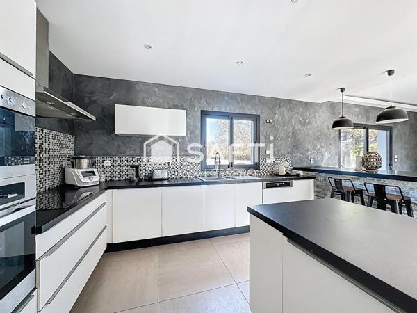 Maison Type T6 de 165m2 à MONTBERON