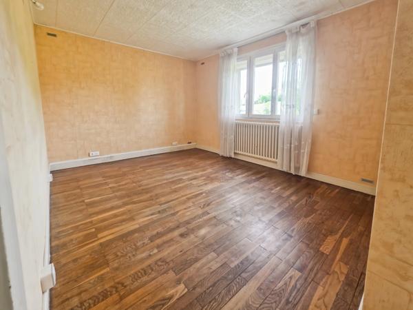 Maison indépendante 91 m² avec sous-sol complet et dépendance sur 650 m² à Montmorot (39)