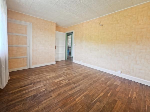 Maison indépendante 91 m² avec sous-sol complet et dépendance sur 650 m² à Montmorot (39)
