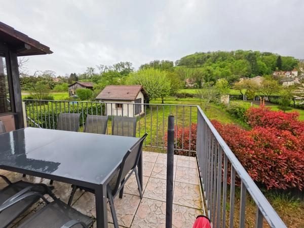 Maison indépendante 91 m² avec sous-sol complet et dépendance sur 650 m² à Montmorot (39)