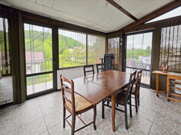 Maison indépendante 91 m² avec sous-sol complet et dépendance sur 650 m² à Montmorot (39)