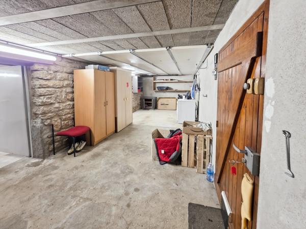 Maison indépendante 91 m² avec sous-sol complet et dépendance sur 650 m² à Montmorot (39)