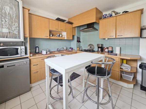 Maison indépendante 91 m² avec sous-sol complet et dépendance sur 650 m² à Montmorot (39)