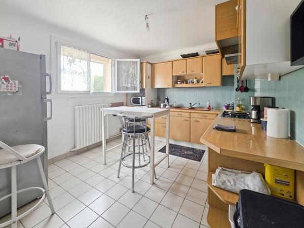 Maison indépendante 91 m² avec sous-sol complet et dépendance sur 650 m² à Montmorot (39)