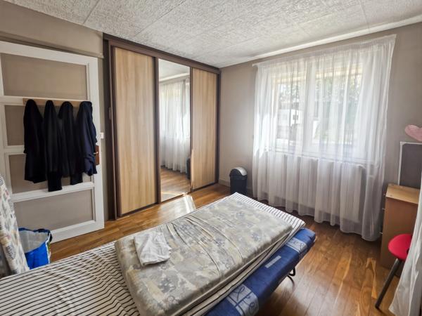 Maison indépendante 91 m² avec sous-sol complet et dépendance sur 650 m² à Montmorot (39)