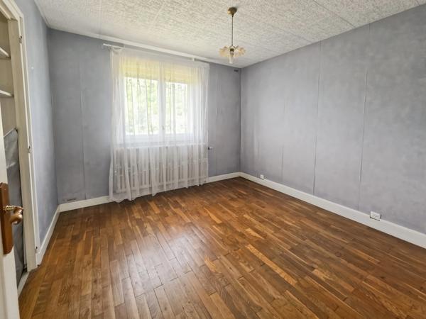 Maison indépendante 91 m² avec sous-sol complet et dépendance sur 650 m² à Montmorot (39)