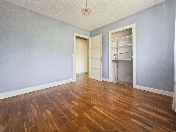 Maison indépendante 91 m² avec sous-sol complet et dépendance sur 650 m² à Montmorot (39)