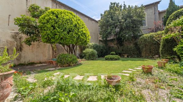 Hôtel Particulier avec jardin (XVIIIe) - Avignon intra-muros