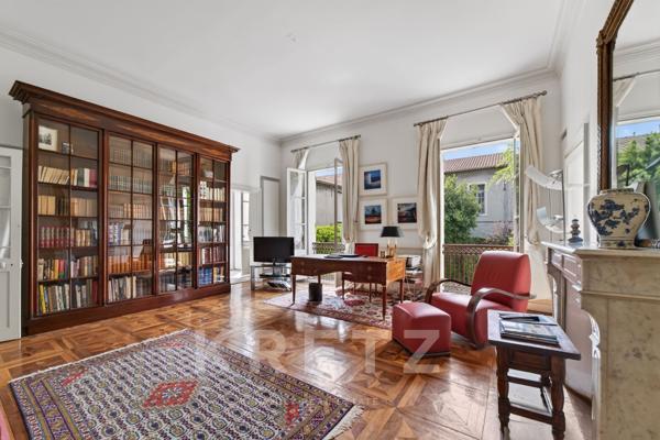 Hôtel Particulier avec jardin (XVIIIe) - Avignon intra-muros