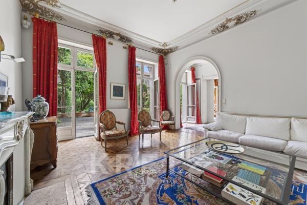 Hôtel Particulier avec jardin (XVIIIe) - Avignon intra-muros