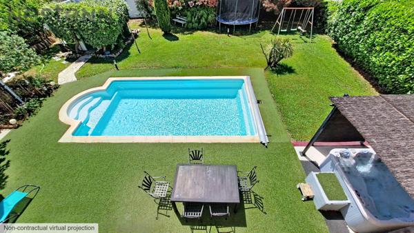 Élégante villa familiale avec piscine et jardin arboré, au calme absolu