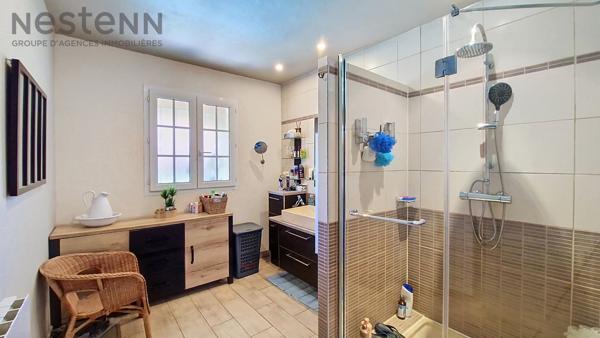 Élégante villa familiale avec piscine et jardin arboré, au calme absolu