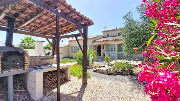 Élégante villa familiale avec piscine et jardin arboré, au calme absolu