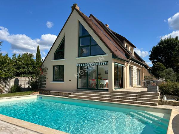 Très jolie maison familiale au coeur d'Arnage avec piscine chauffée !