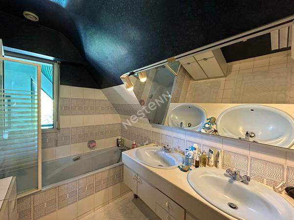 Très jolie maison familiale au coeur d'Arnage avec piscine chauffée !