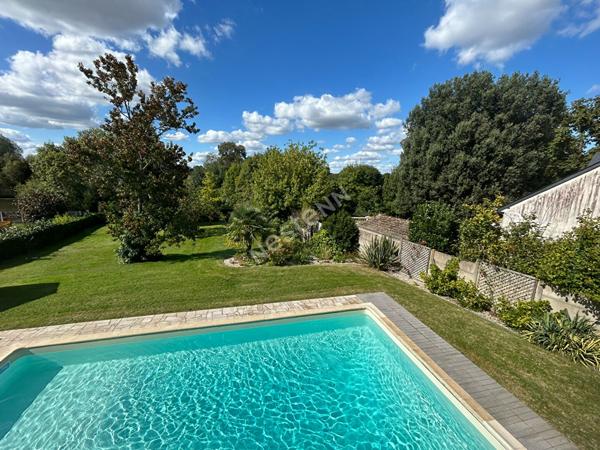 Très jolie maison familiale au coeur d'Arnage avec piscine chauffée !