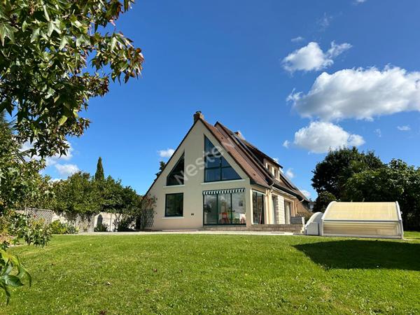 Très jolie maison familiale au coeur d'Arnage avec piscine chauffée !