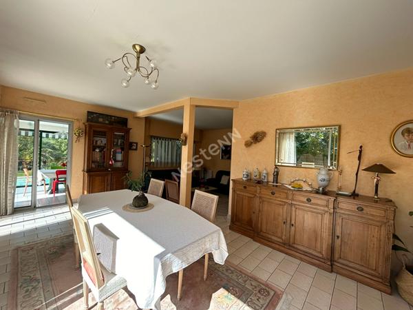 Très jolie maison familiale au coeur d'Arnage avec piscine chauffée !