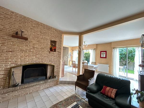 Très jolie maison familiale au coeur d'Arnage avec piscine chauffée !