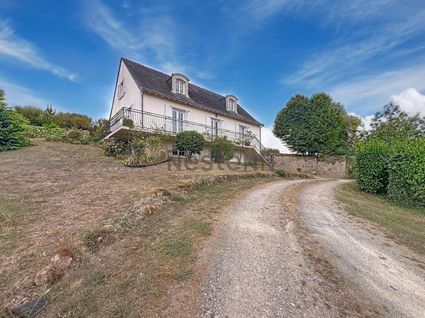 Maison familiale composée de 6 chambres, un jardin de plus de 2500 m² avec vue imprenable