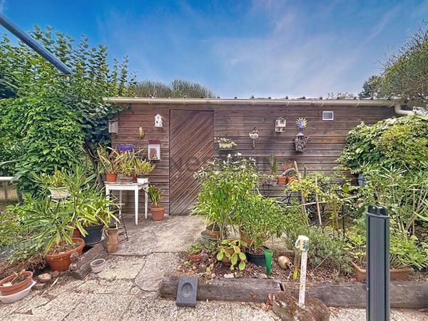 Maison familiale composée de 6 chambres, un jardin de plus de 2500 m² avec vue imprenable
