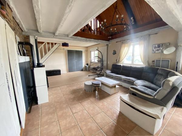 A la campagne maison 5 chambres avec piscine intérieure.