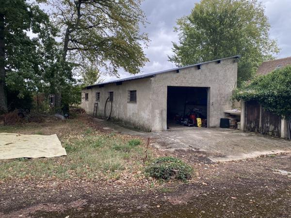A la campagne maison 5 chambres avec piscine intérieure.