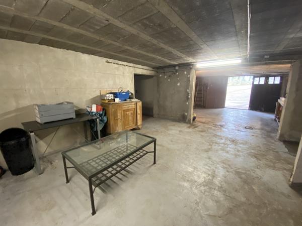 A la campagne maison 5 chambres avec piscine intérieure.