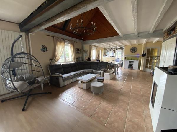 A la campagne maison 5 chambres avec piscine intérieure.