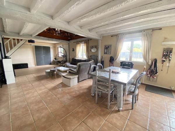 A la campagne maison 5 chambres avec piscine intérieure.