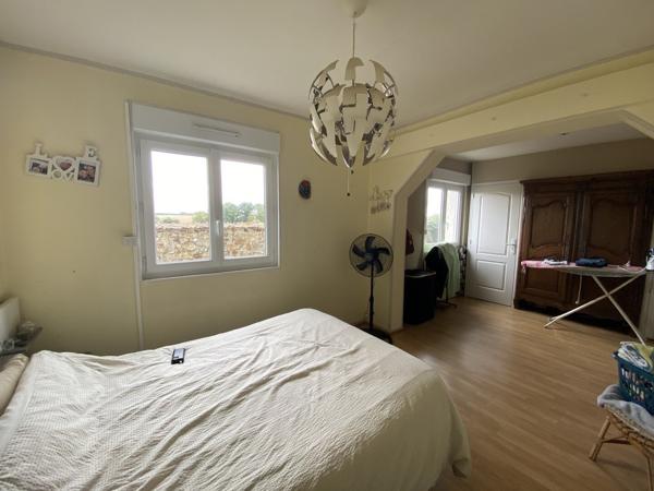 A la campagne maison 5 chambres avec piscine intérieure.
